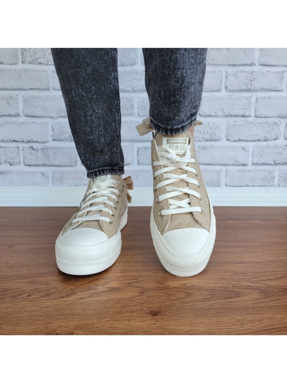 ❤️Converse Chuck Taylor All Star Lift Bow Sz 8 Women's Shoes Embroidered A10246C - Picture 5 of 14